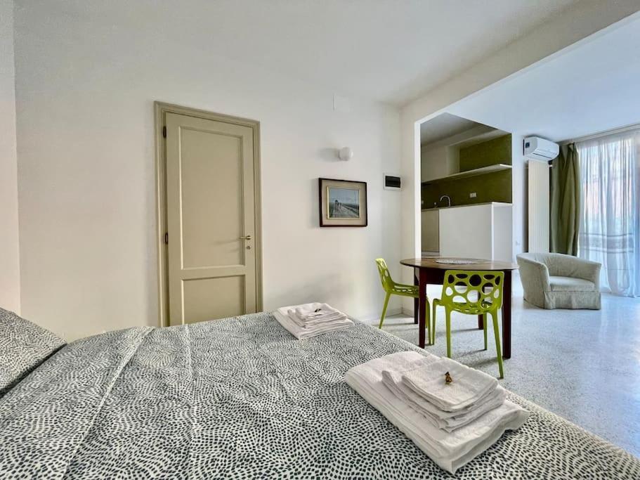 Modern Apartment Navigli Milan Bagian luar foto