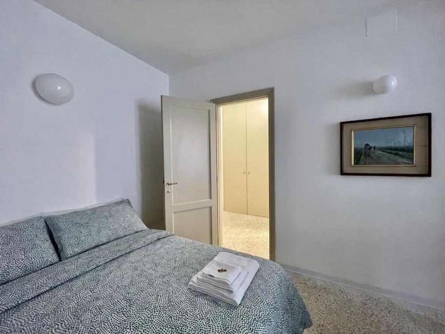 Modern Apartment Navigli Milan Bagian luar foto