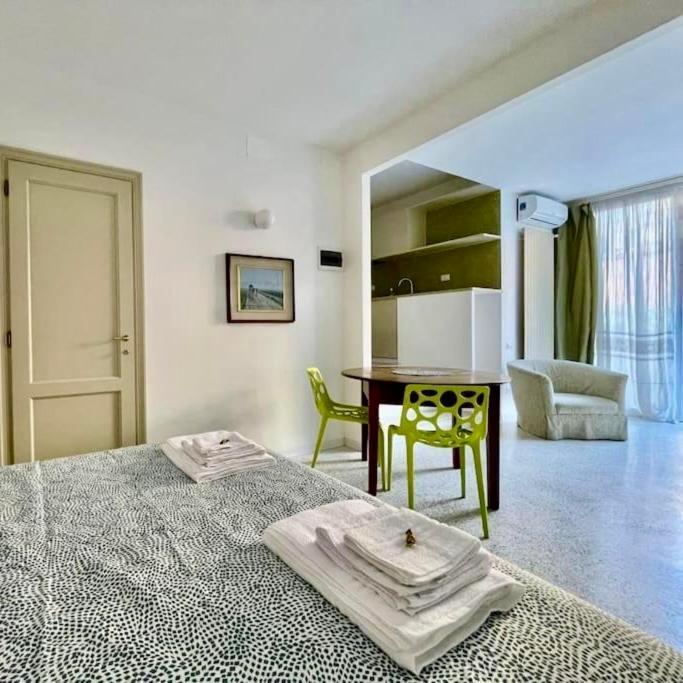 Modern Apartment Navigli Milan Bagian luar foto